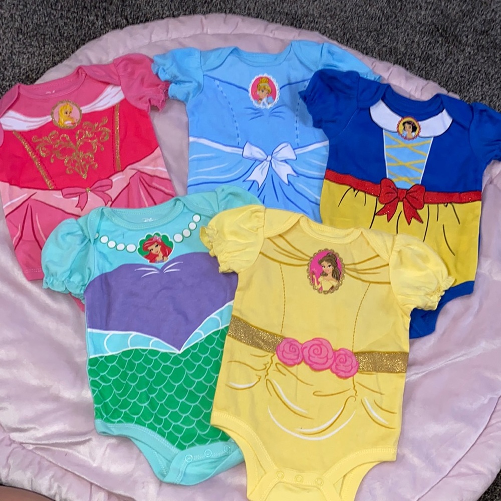 5 Disney Princess onesies 6/9 months